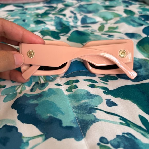 Le specs, pink sunglasses. - Picture 2 of 3